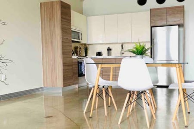 ダウンタウン ラグジュアリー ロフツ バイ RBA リビング