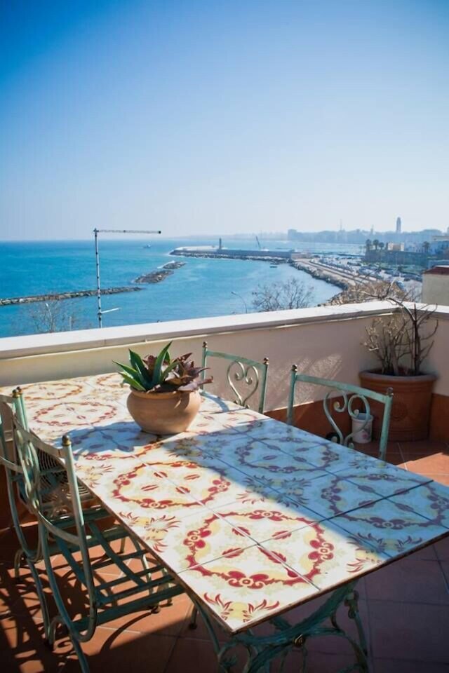 アフィッタカメーレ サンニコラ ダマーレ