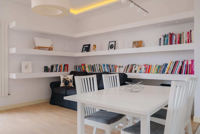 モダン アパートメント アクロス ザ ポンズ