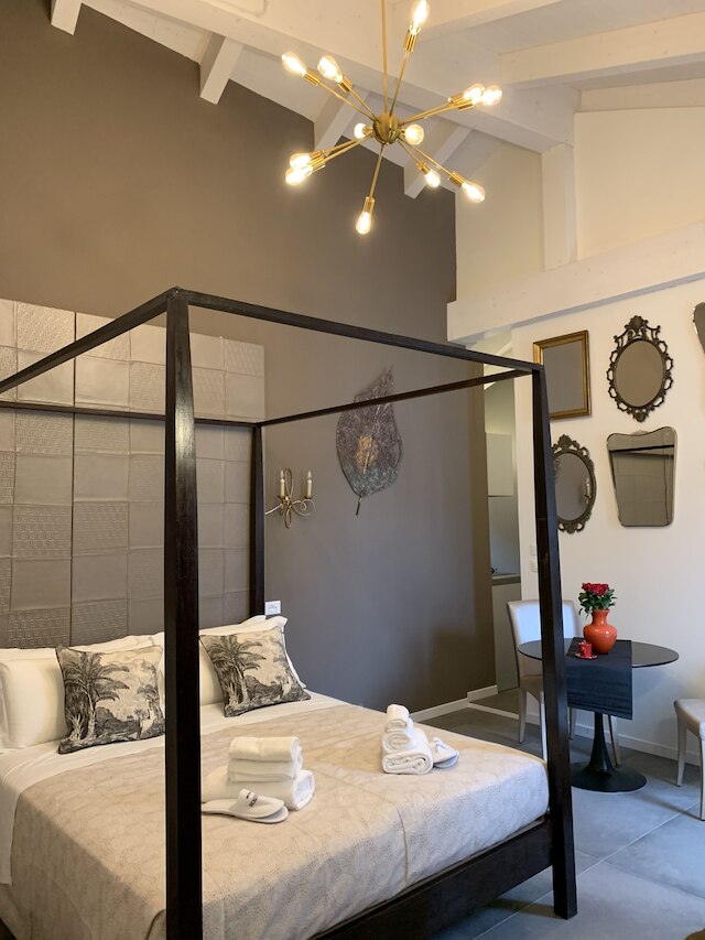 L'8 ブティック ヴィア ピエラ