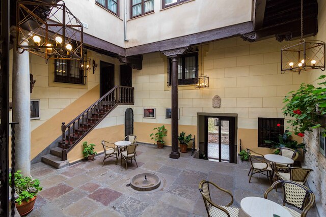 パラシオ マリアナ ピネダ ホテル