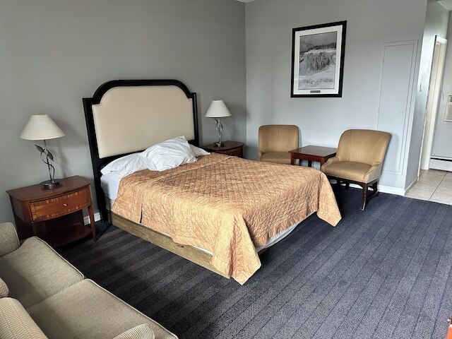 レインボー モーター イン - バイ ザ フォールズ