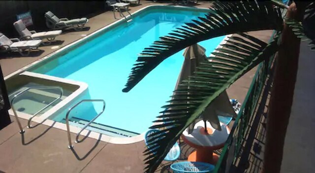 レインボー モーター イン - バイ ザ フォールズ