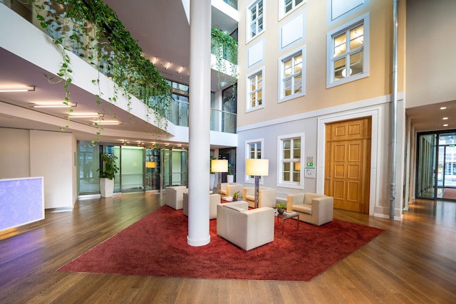 インサイド バイ メリア ドレスデン