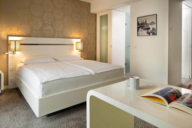 インサイド バイ メリア ドレスデン