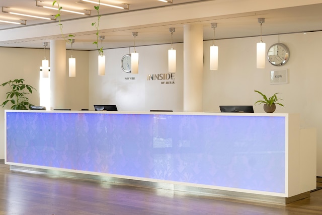 インサイド バイ メリア ドレスデン