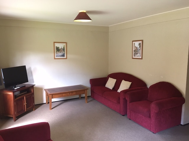 ウッドランド モーテル アンド アパートメンツ