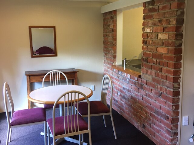 ウッドランド モーテル アンド アパートメンツ