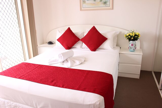 サーファーズ リバーサイド アパートメンツ