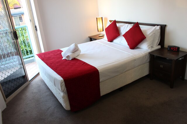 サーファーズ リバーサイド アパートメンツ