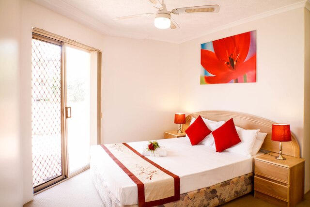 サーファーズ リバーサイド アパートメンツ