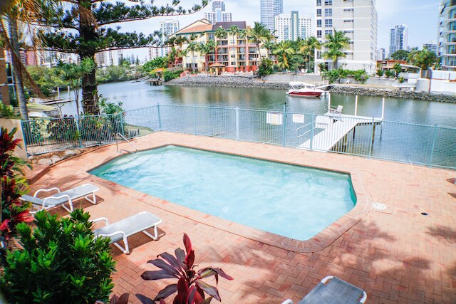 サーファーズ リバーサイド アパートメンツ