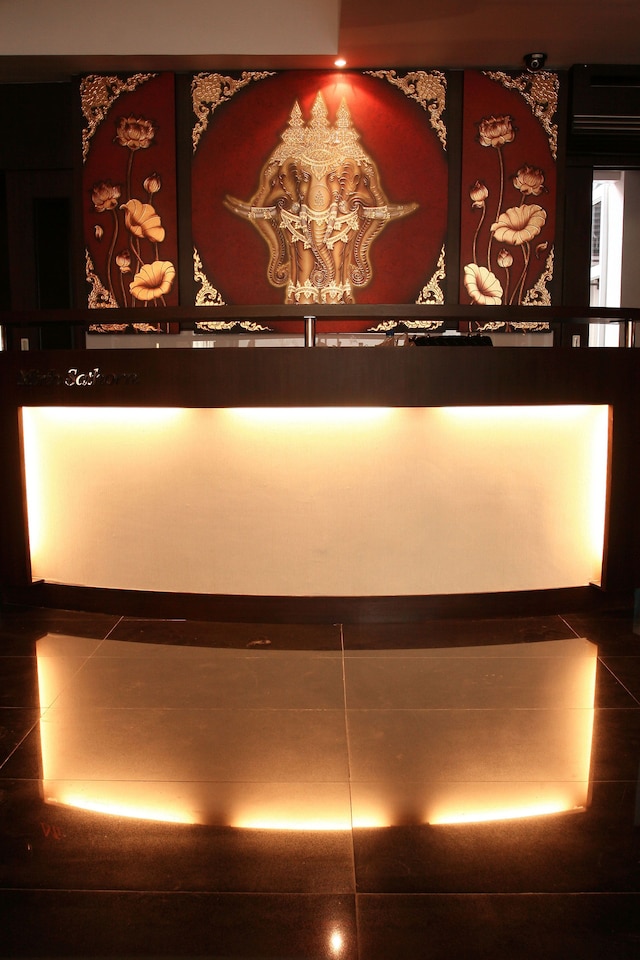 マース サトーン ホテル