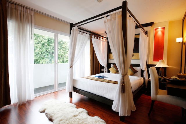 マース サトーン ホテル