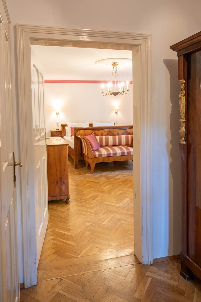 デア・シュロスヴィルト・ツー・アニフ - ビーダーマイヤーホテル・ウント・レストラン