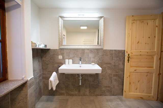 デア・シュロスヴィルト・ツー・アニフ - ビーダーマイヤーホテル・ウント・レストラン