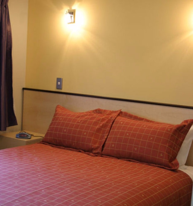 アテナ モーテル & アパートメンツ