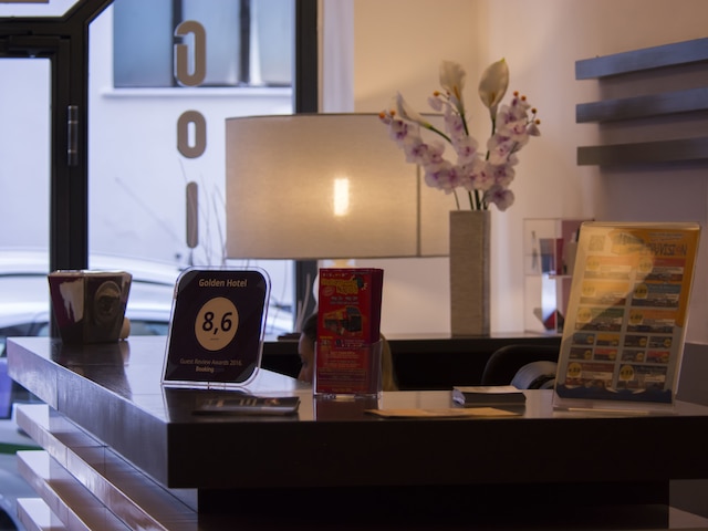 ゴールデン ホテル (金采商旅)