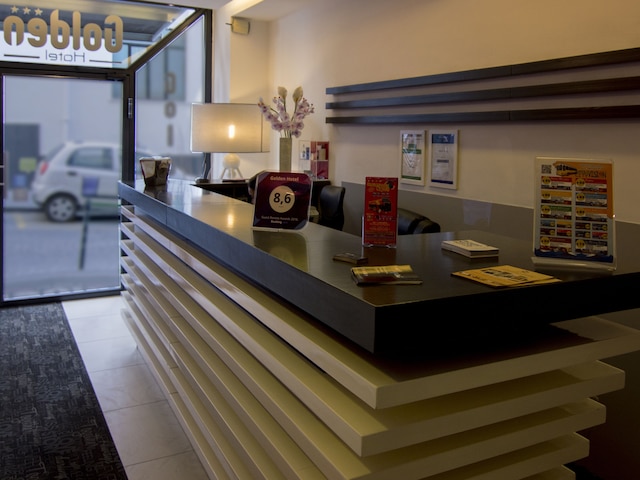 ゴールデン ホテル (金采商旅)