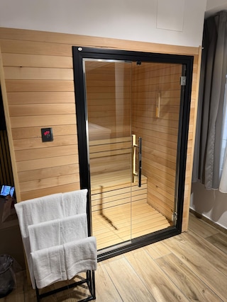 ゴールデン ホテル (金采商旅)