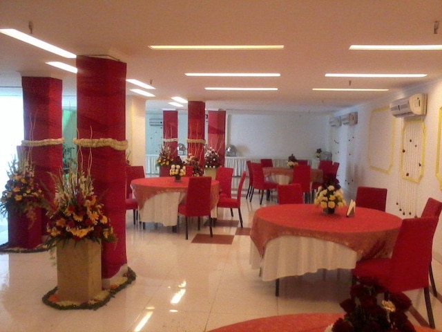 クラークス イン カイラシュ コロニー