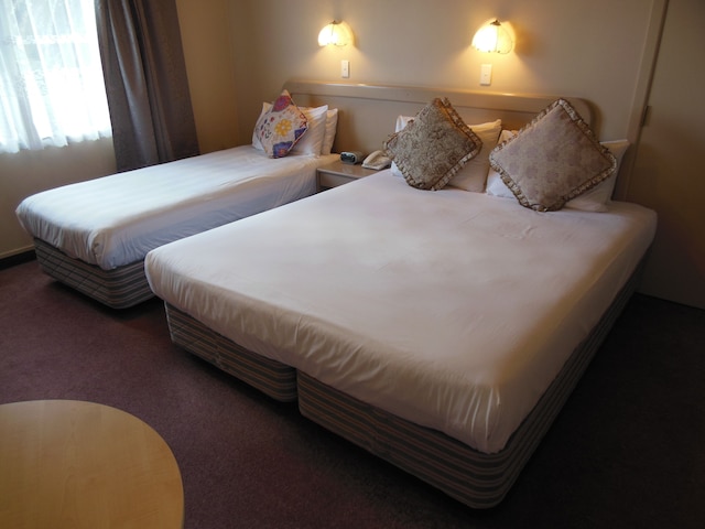 アシュレ キャメロット アームス モーター ロッジ