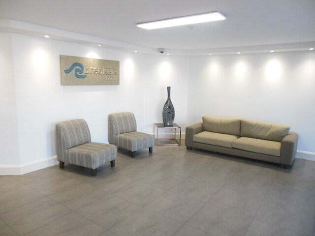 ブレーカーズ ノース アブソリュート ビーチフロント アパート