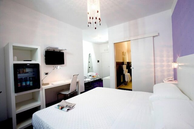 ホテル ブルーマン カセルタ