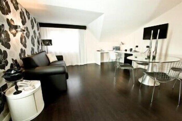 ホテル ブルーマン カセルタ