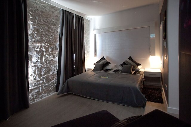 オーセンティック ラグジュアリー ルームズ