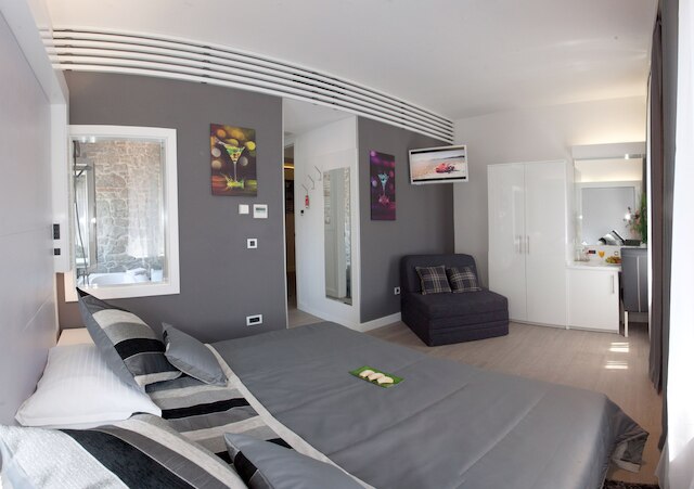 オーセンティック ラグジュアリー ルームズ