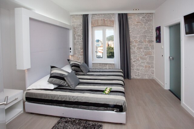 オーセンティック ラグジュアリー ルームズ