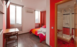 ホスタル アブリル