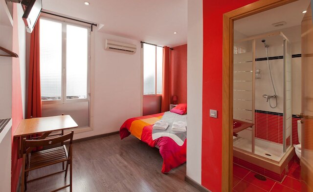 ホスタル アブリル