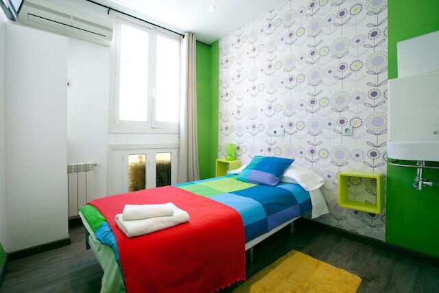 ホスタル アブリル