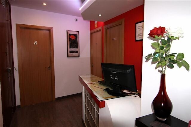 ホスタル アブリル