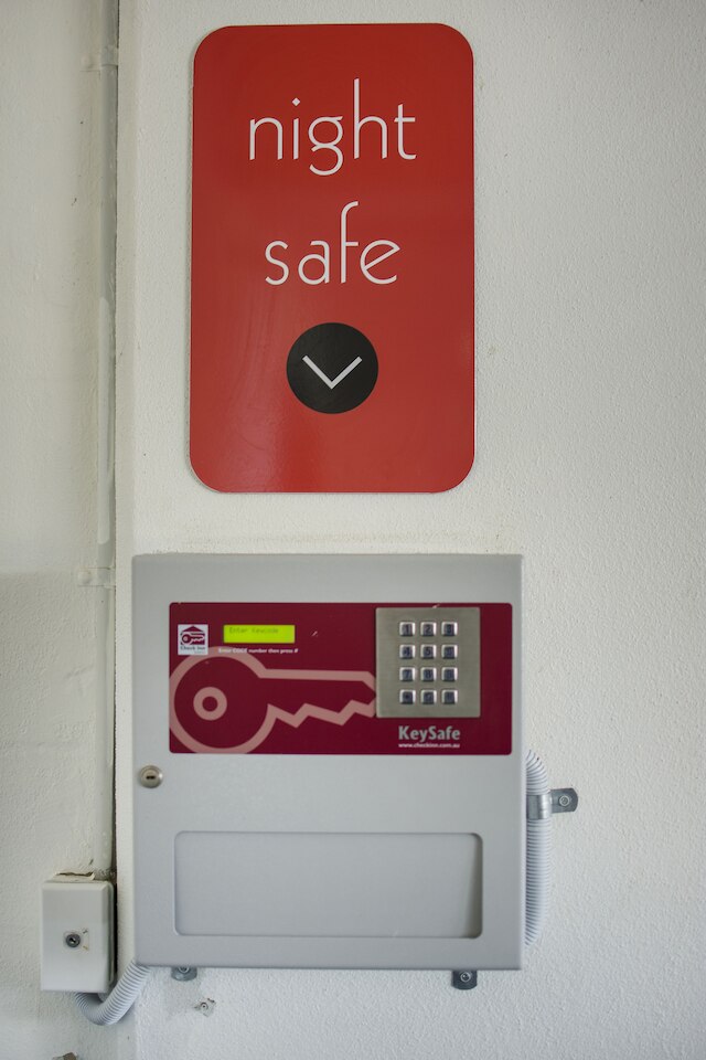 ザ チャームサイド アパートメンツ