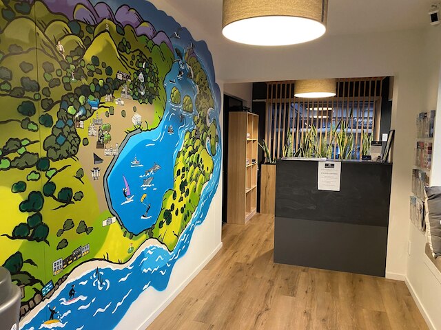 コモドア モーテルズ