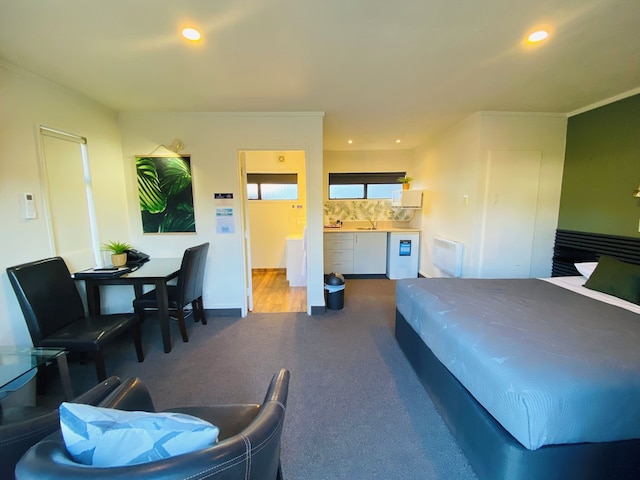 コモドア モーテルズ