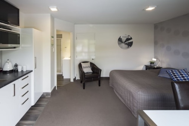 コモドア モーテルズ