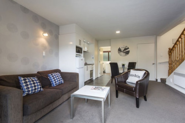 コモドア モーテルズ