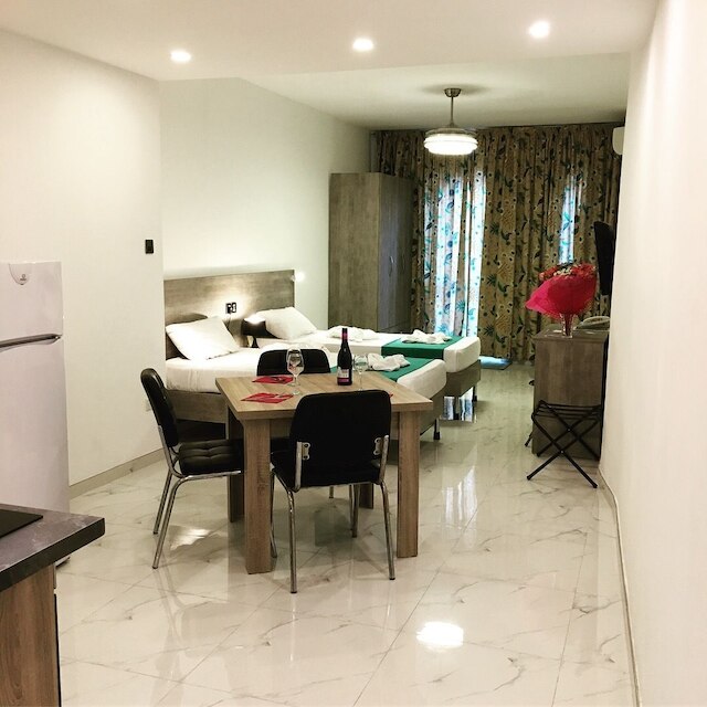 フォー レスト アパートホテル