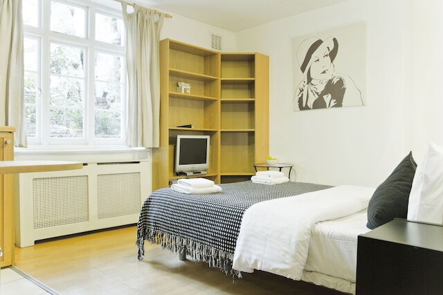 スタジオズ 2 レット ブルームズベリー