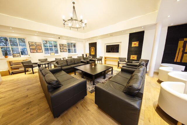 スタジオズ 2 レット ブルームズベリー