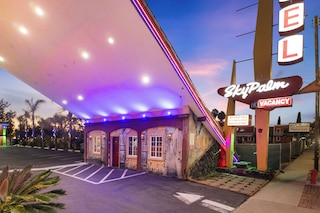 スカイ パーム モーテル