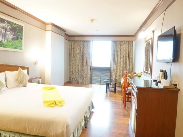 ベイ ホテル シーナカリン