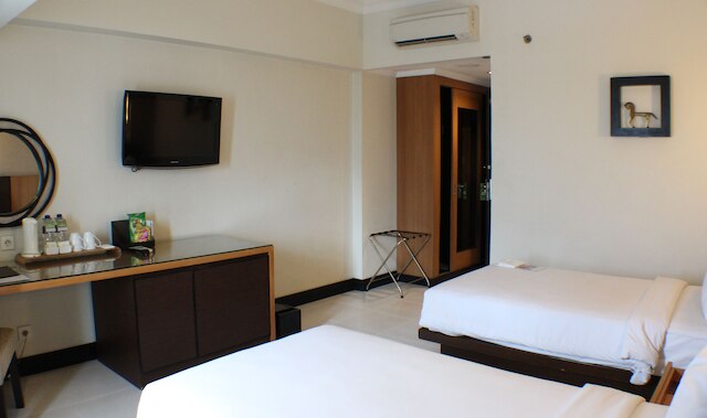 ホテル  サンティカ パンデギリン スラバヤ