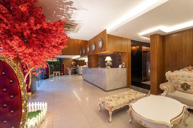 ザ ホワイト ホテル 8A タイ ヴァン ルン