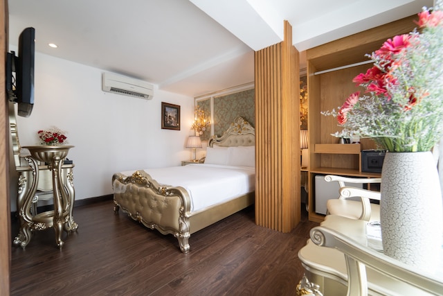 ザ ホワイト ホテル 8A タイ ヴァン ルン