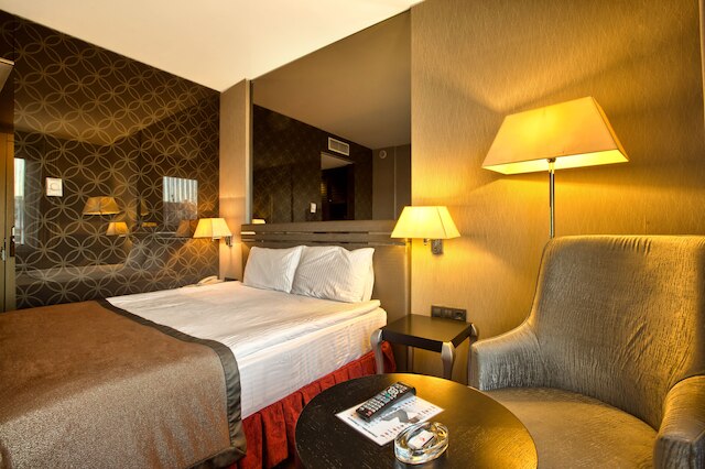 ニザ パーク ホテル